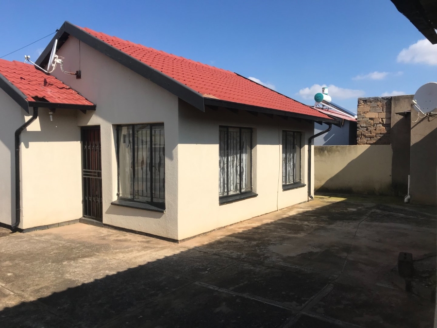 To Let 2 Bedroom Property for Rent in Protea Garden Gauteng