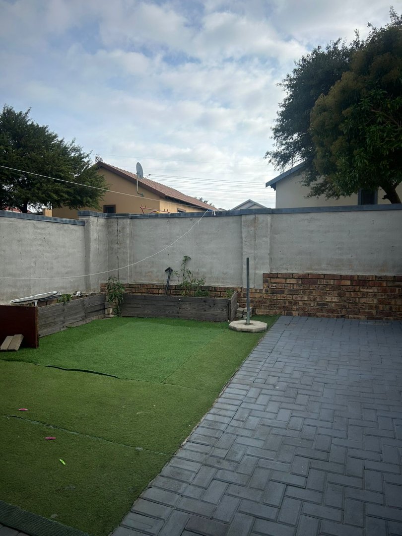 3 Bedroom Property for Sale in Kosmosdal Gauteng