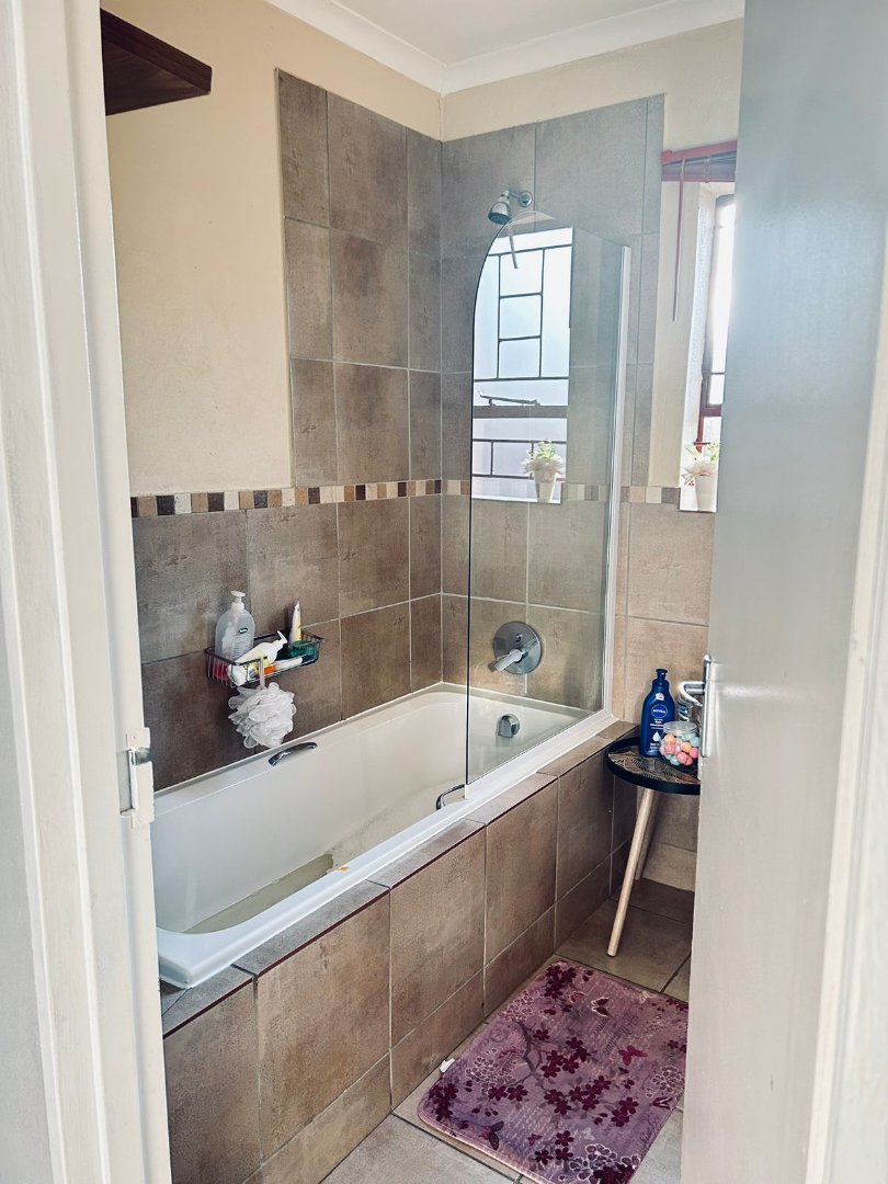 3 Bedroom Property for Sale in Kosmosdal Gauteng