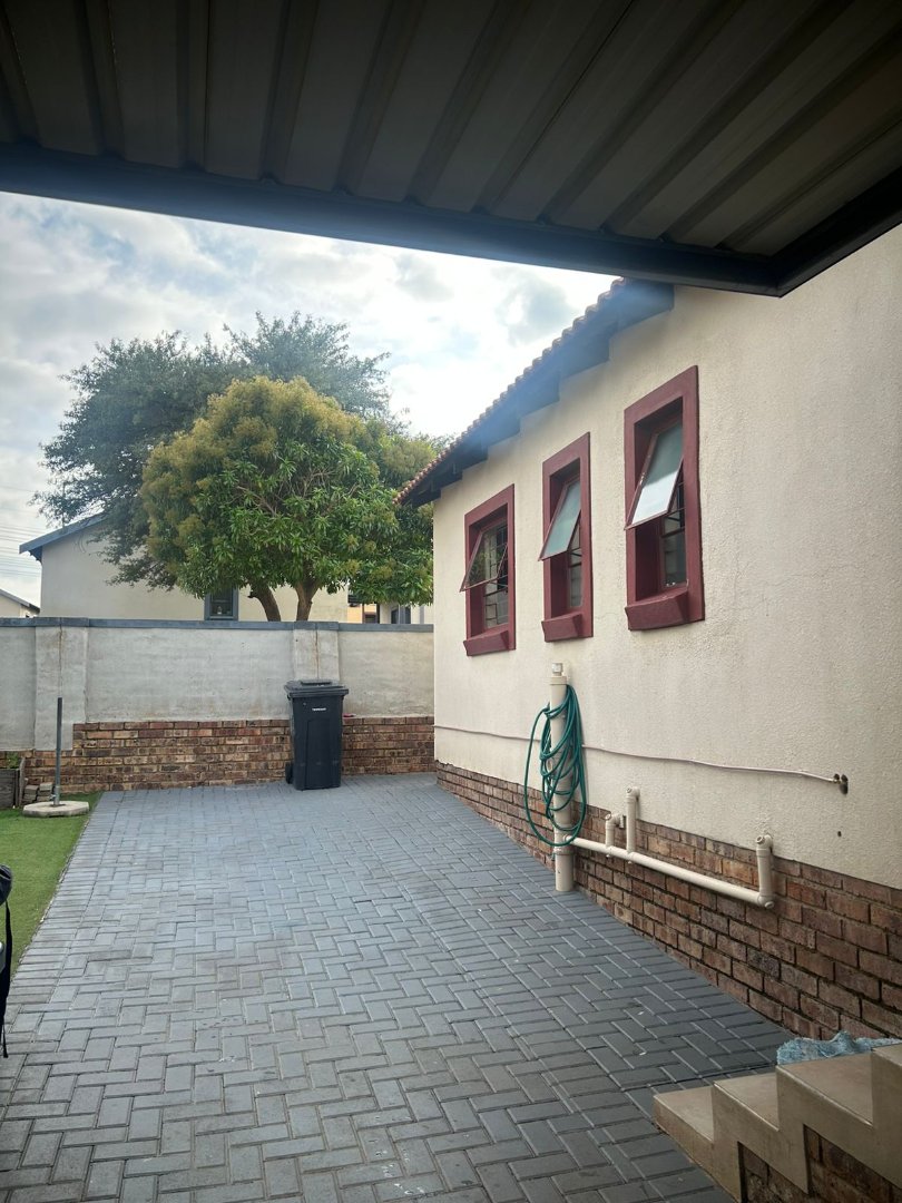 3 Bedroom Property for Sale in Kosmosdal Gauteng