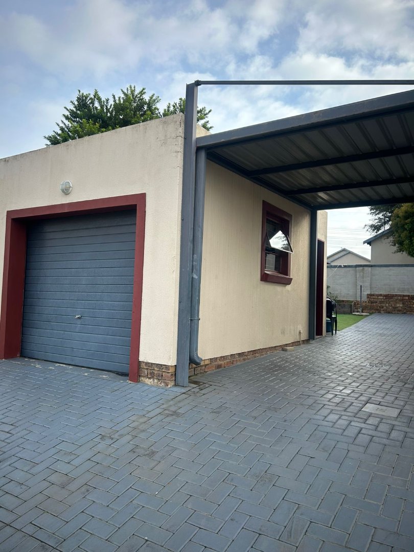 3 Bedroom Property for Sale in Kosmosdal Gauteng