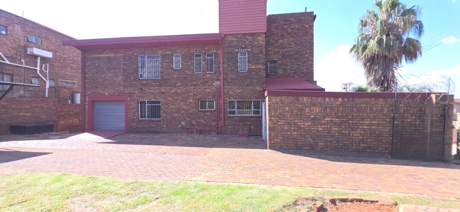 4 Bedroom Property for Sale in Laudium Gauteng