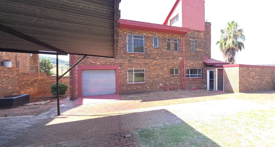4 Bedroom Property for Sale in Laudium Gauteng