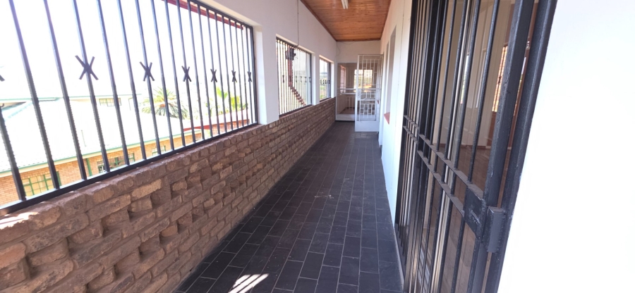 4 Bedroom Property for Sale in Laudium Gauteng