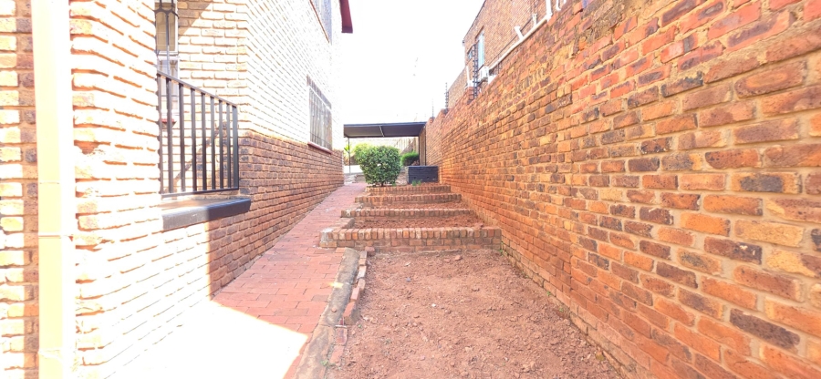 4 Bedroom Property for Sale in Laudium Gauteng
