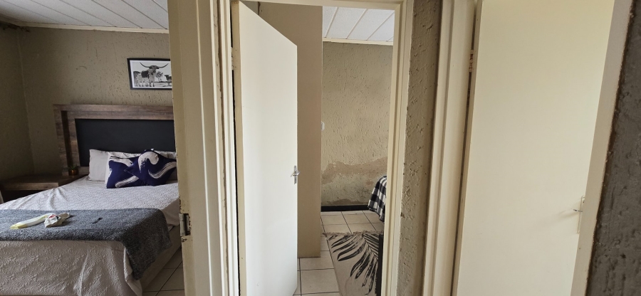 2 Bedroom Property for Sale in Florida Lake Gauteng