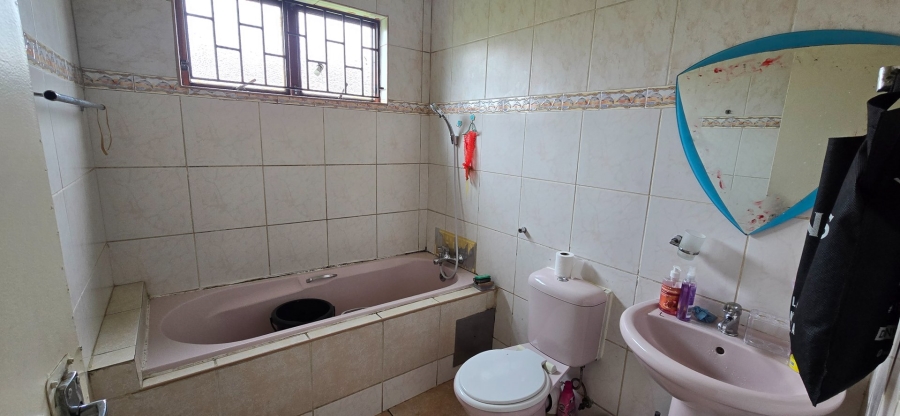 2 Bedroom Property for Sale in Florida Lake Gauteng