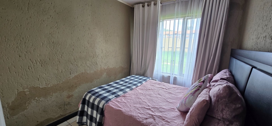 2 Bedroom Property for Sale in Florida Lake Gauteng
