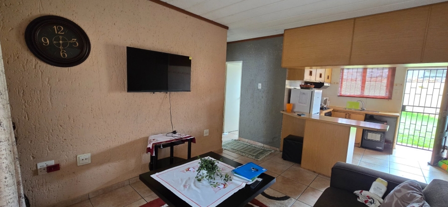 2 Bedroom Property for Sale in Florida Lake Gauteng