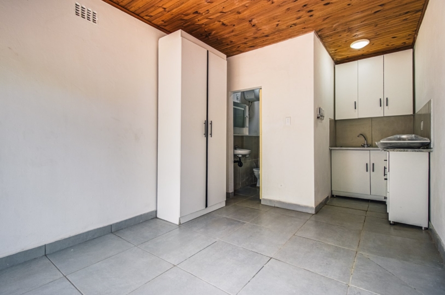 To Let 1 Bedroom Property for Rent in Birch Acres Gauteng