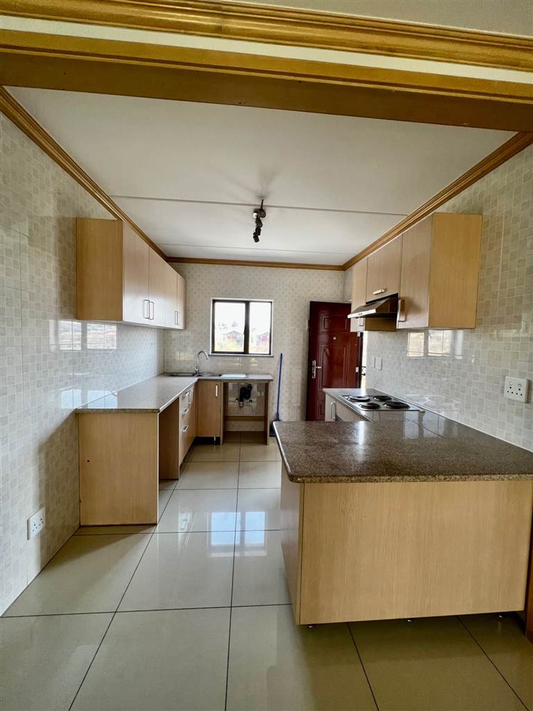 To Let 2 Bedroom Property for Rent in Noordwyk Gauteng