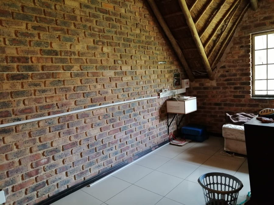 To Let  Bedroom Property for Rent in Laezonia Gauteng