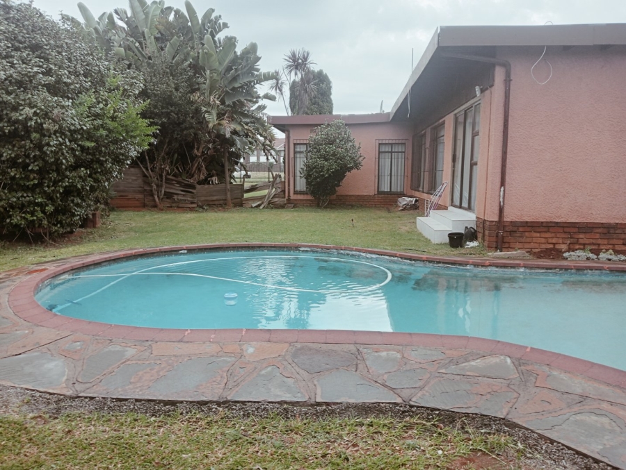 To Let 3 Bedroom Property for Rent in Birch Acres Gauteng