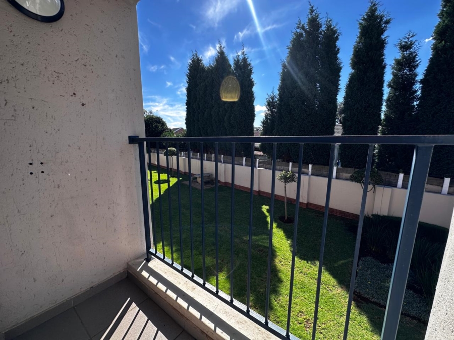 To Let 2 Bedroom Property for Rent in Ravenswood Gauteng