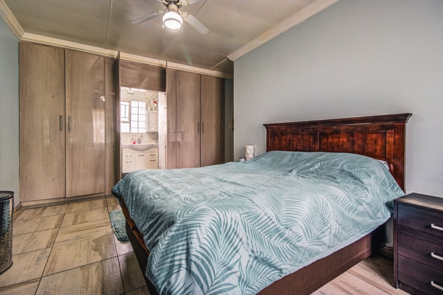 3 Bedroom Property for Sale in Farrarmere Gauteng