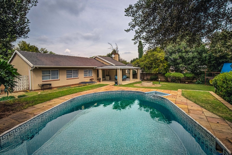 3 Bedroom Property for Sale in Farrarmere Gauteng