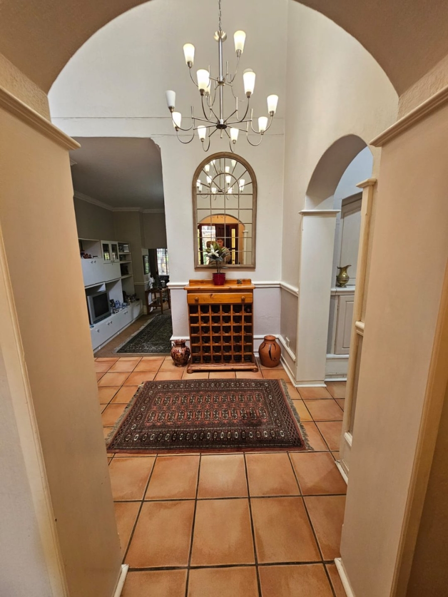 4 Bedroom Property for Sale in Nieuw Muckleneuk Gauteng