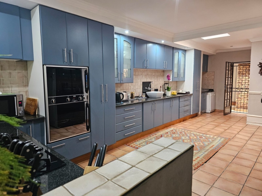 4 Bedroom Property for Sale in Nieuw Muckleneuk Gauteng