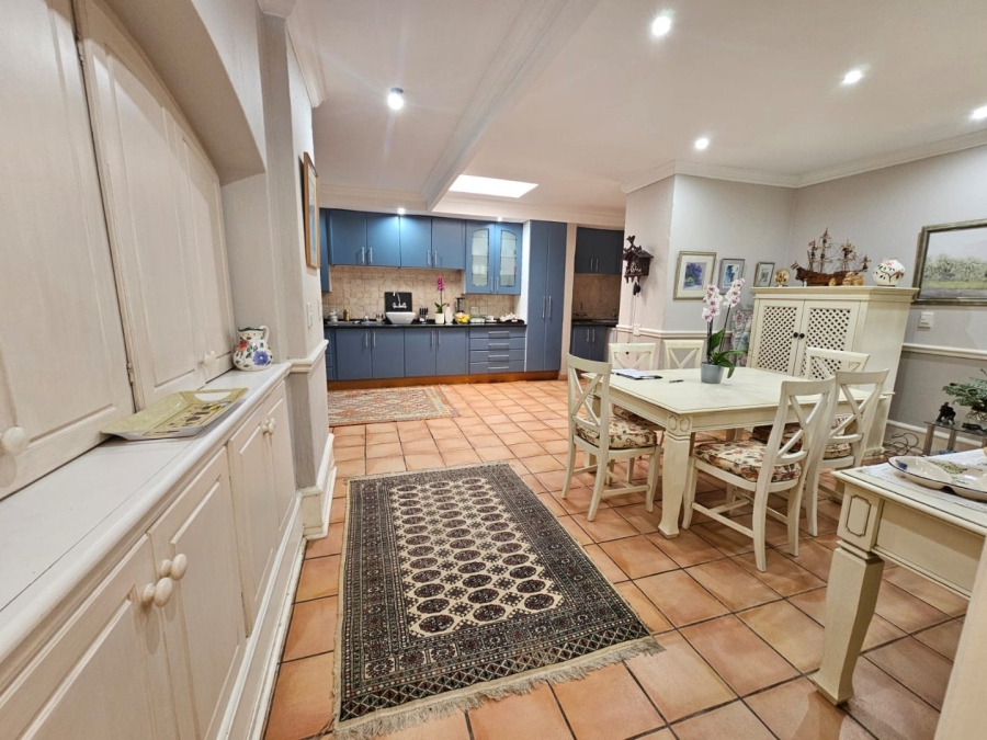 4 Bedroom Property for Sale in Nieuw Muckleneuk Gauteng