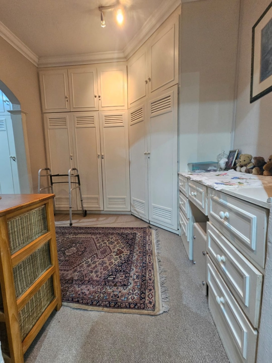 4 Bedroom Property for Sale in Nieuw Muckleneuk Gauteng
