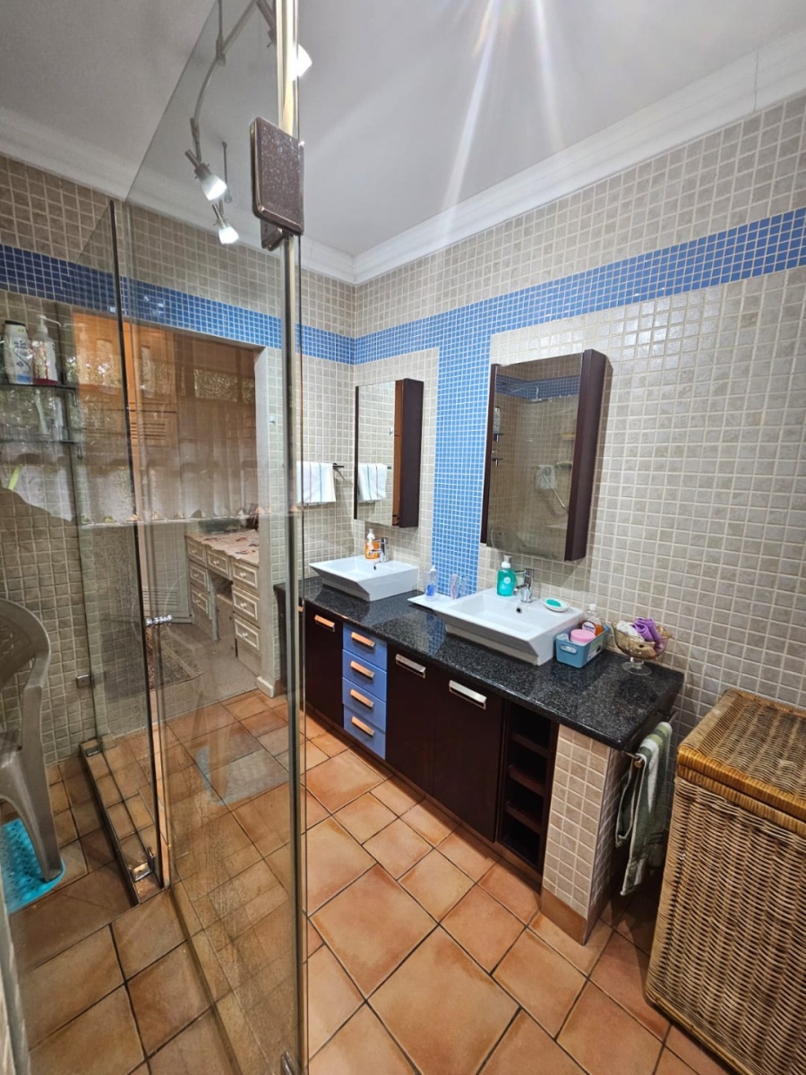 4 Bedroom Property for Sale in Nieuw Muckleneuk Gauteng