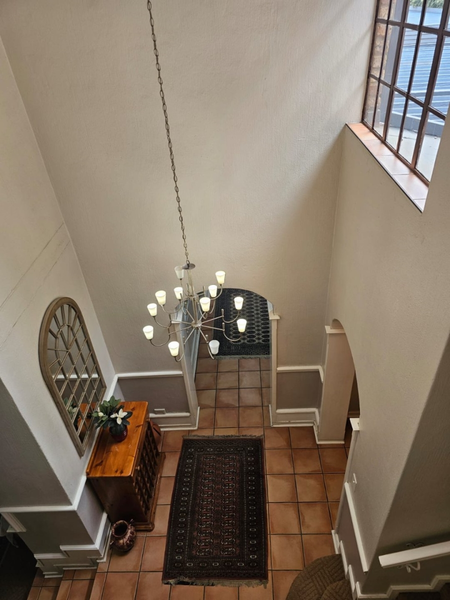 4 Bedroom Property for Sale in Nieuw Muckleneuk Gauteng