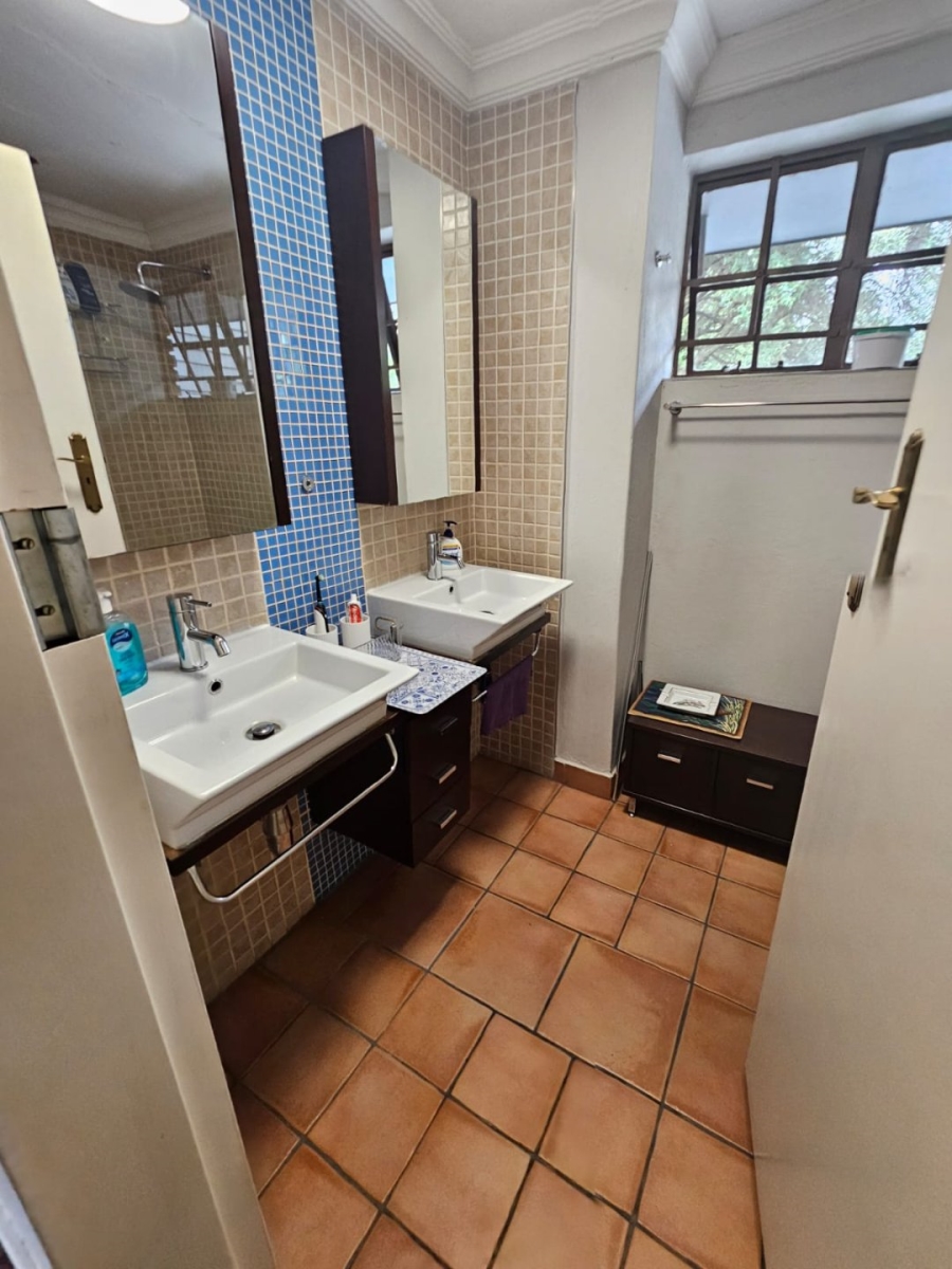 4 Bedroom Property for Sale in Nieuw Muckleneuk Gauteng