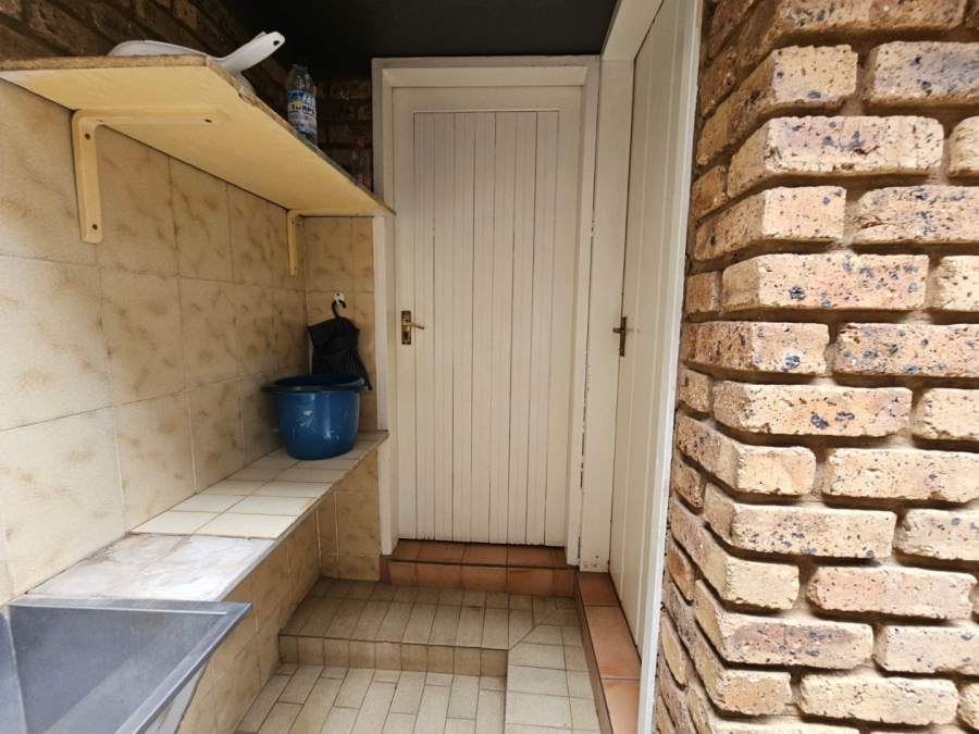 4 Bedroom Property for Sale in Nieuw Muckleneuk Gauteng