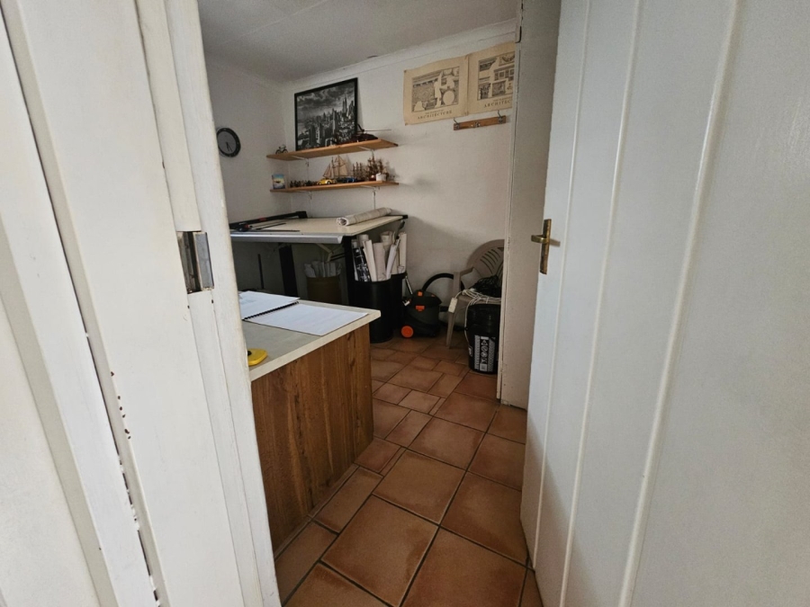 4 Bedroom Property for Sale in Nieuw Muckleneuk Gauteng