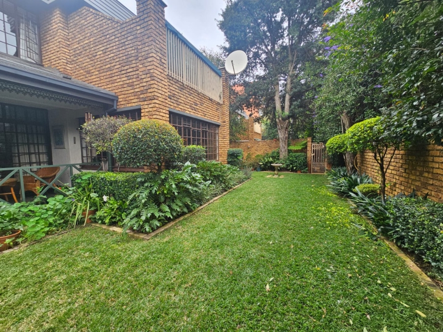 4 Bedroom Property for Sale in Nieuw Muckleneuk Gauteng