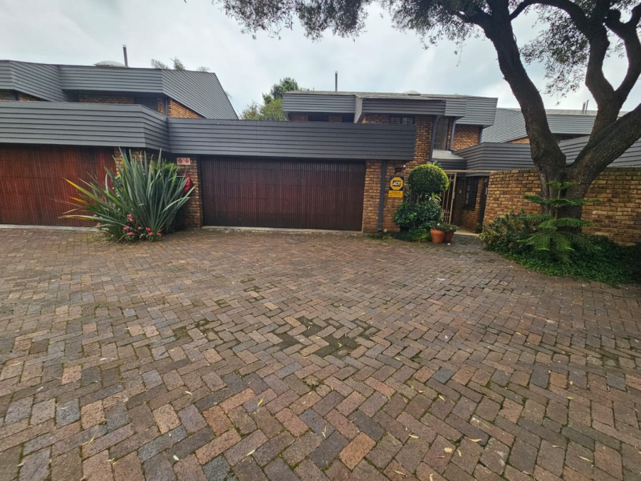 4 Bedroom Property for Sale in Nieuw Muckleneuk Gauteng