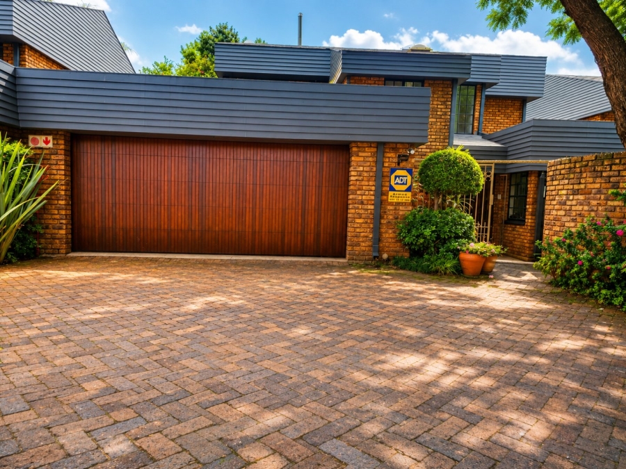 4 Bedroom Property for Sale in Nieuw Muckleneuk Gauteng