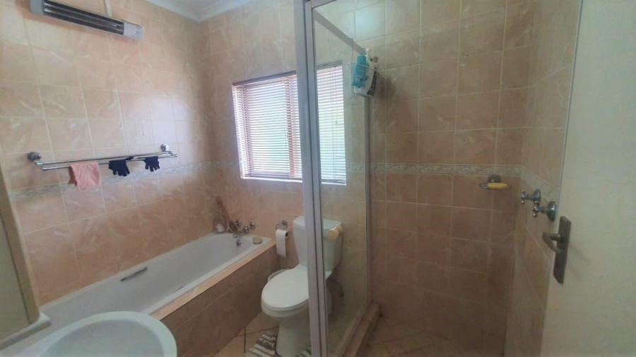 2 Bedroom Property for Sale in Country View Estate Gauteng