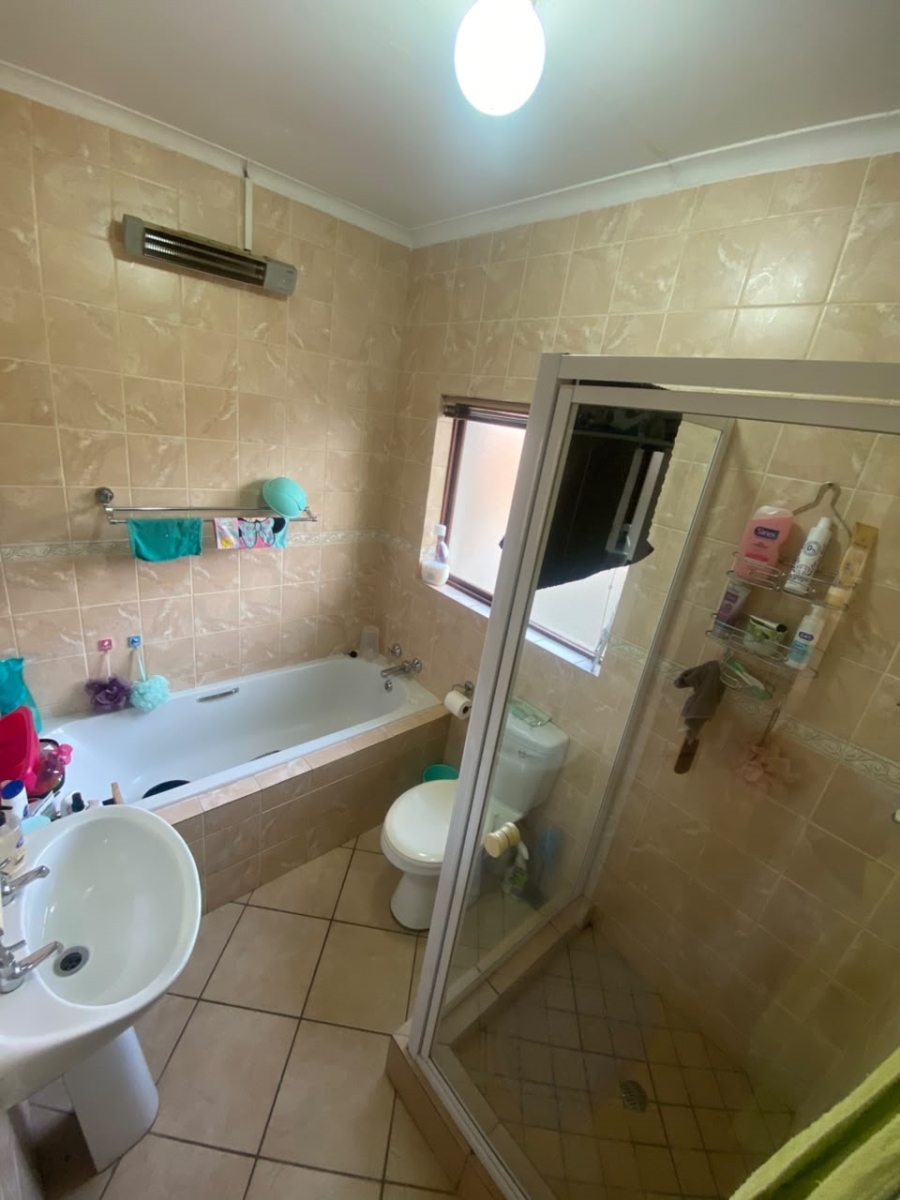 2 Bedroom Property for Sale in Country View Estate Gauteng