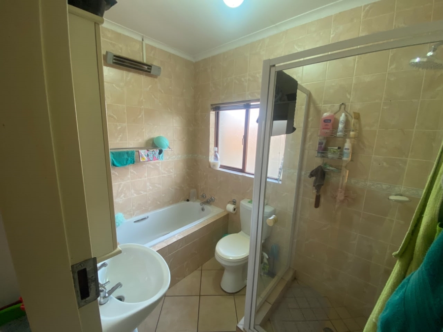 2 Bedroom Property for Sale in Country View Estate Gauteng