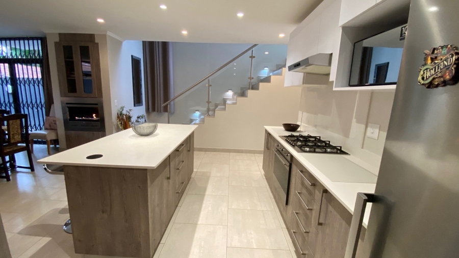 To Let 4 Bedroom Property for Rent in Bryanston Gauteng