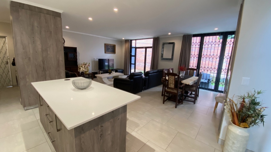 To Let 4 Bedroom Property for Rent in Bryanston Gauteng