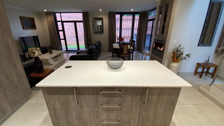 To Let 4 Bedroom Property for Rent in Bryanston Gauteng