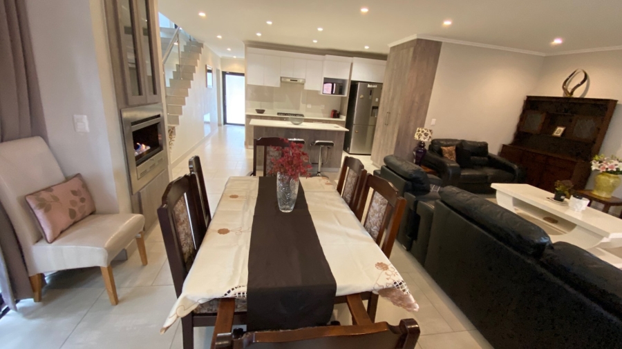 To Let 4 Bedroom Property for Rent in Bryanston Gauteng