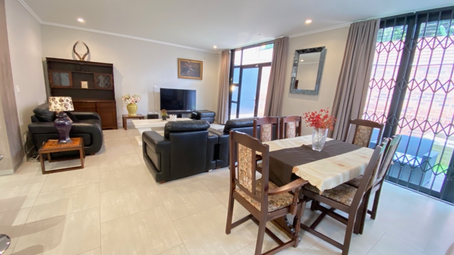To Let 4 Bedroom Property for Rent in Bryanston Gauteng