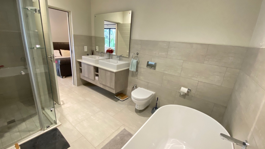 To Let 4 Bedroom Property for Rent in Bryanston Gauteng