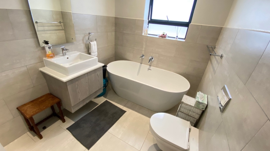 To Let 4 Bedroom Property for Rent in Bryanston Gauteng