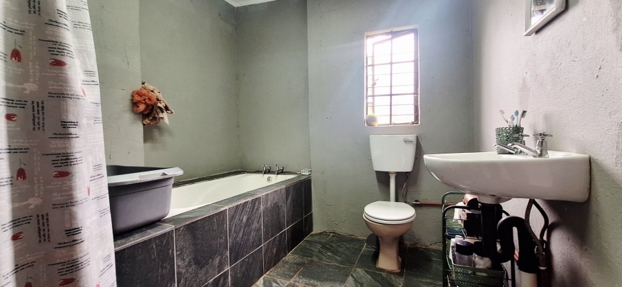 Commercial Property for Sale in Unitas Park Gauteng
