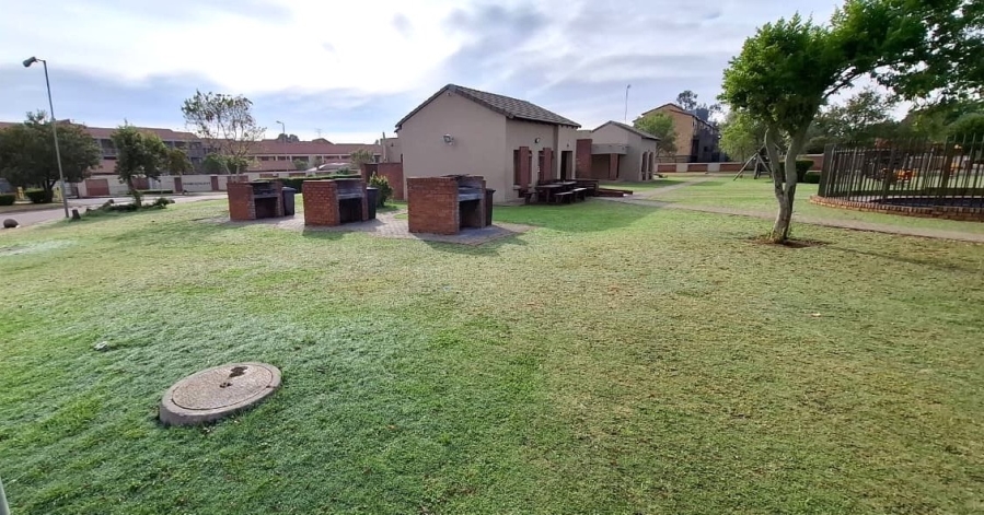 To Let 2 Bedroom Property for Rent in The Orchards Gauteng
