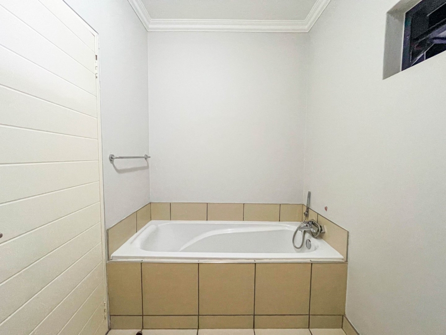 To Let 2 Bedroom Property for Rent in Halfway Gardens Gauteng