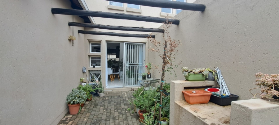 To Let 2 Bedroom Property for Rent in Bedford Gardens Gauteng