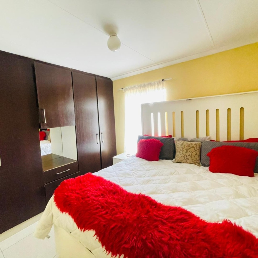 2 Bedroom Property for Sale in Alrode South Gauteng