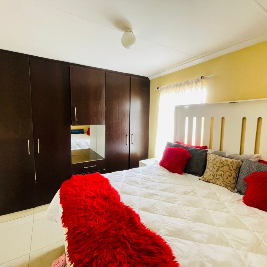 2 Bedroom Property for Sale in Alrode South Gauteng
