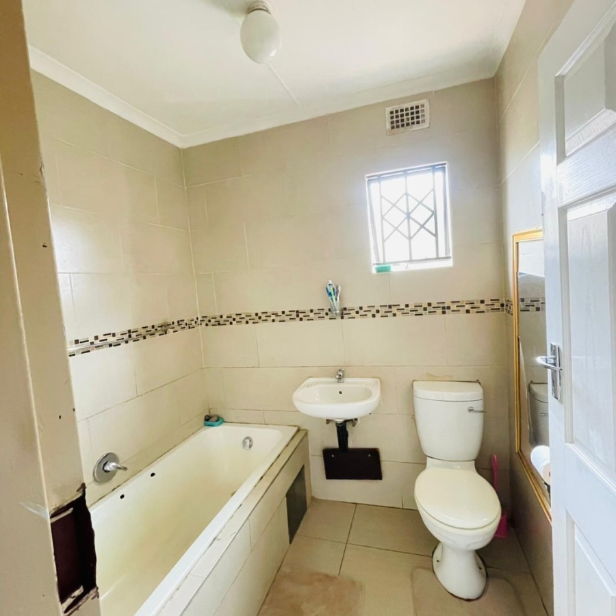 2 Bedroom Property for Sale in Alrode South Gauteng