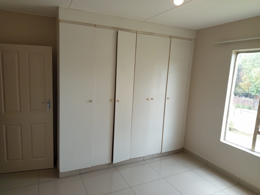 To Let 3 Bedroom Property for Rent in Vorna Valley Gauteng